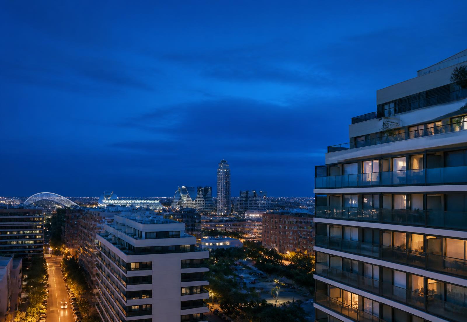 Vista de edificios de viviendas en Valencia al atardecer